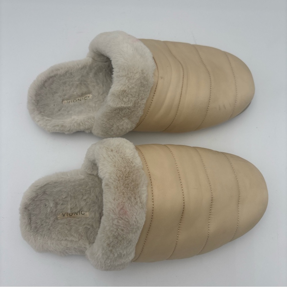 Vionic Women's Cream Plush Slippers